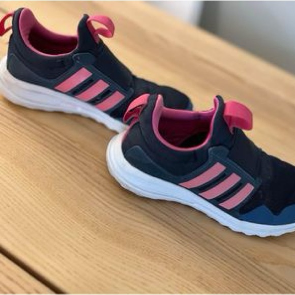 Adidas Size 4 Youth
 Good Condition - Picture 2 of 6